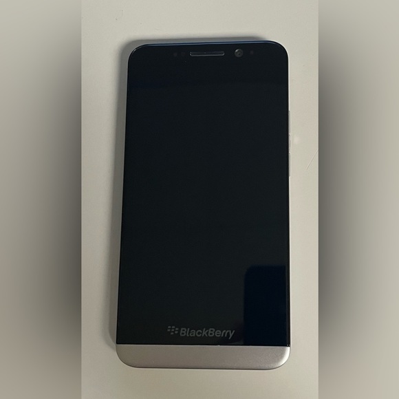 BlackBerry Z30 - Picture 2 of 4